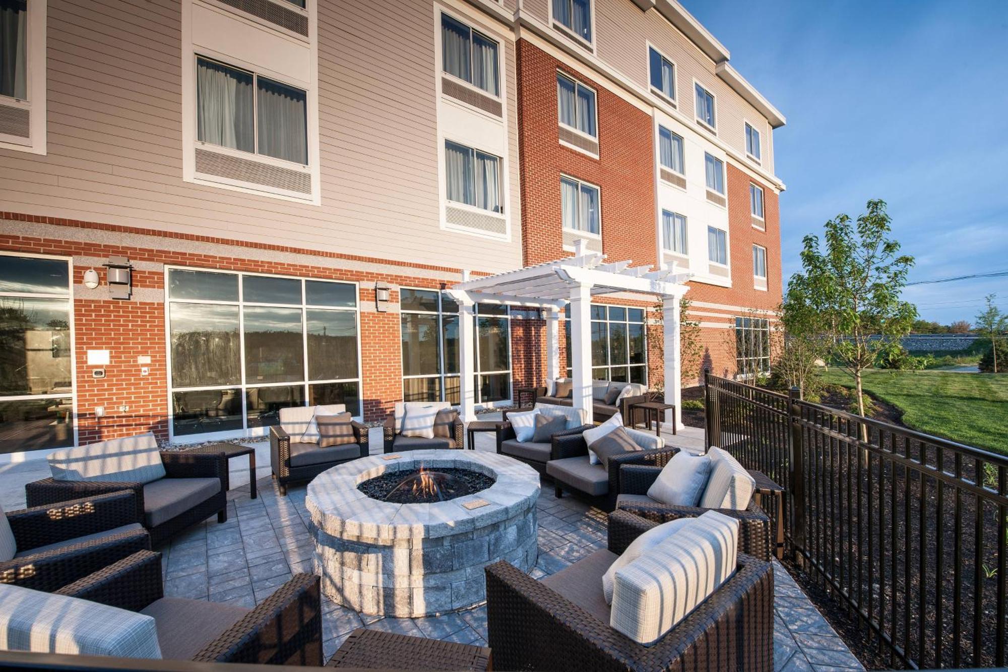 Courtyard By Marriott Boston Littleton Hotel Eksteriør billede
