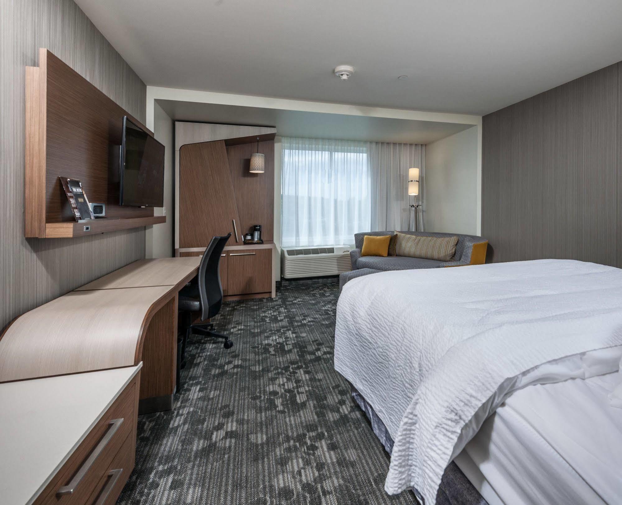 Courtyard By Marriott Boston Littleton Hotel Eksteriør billede