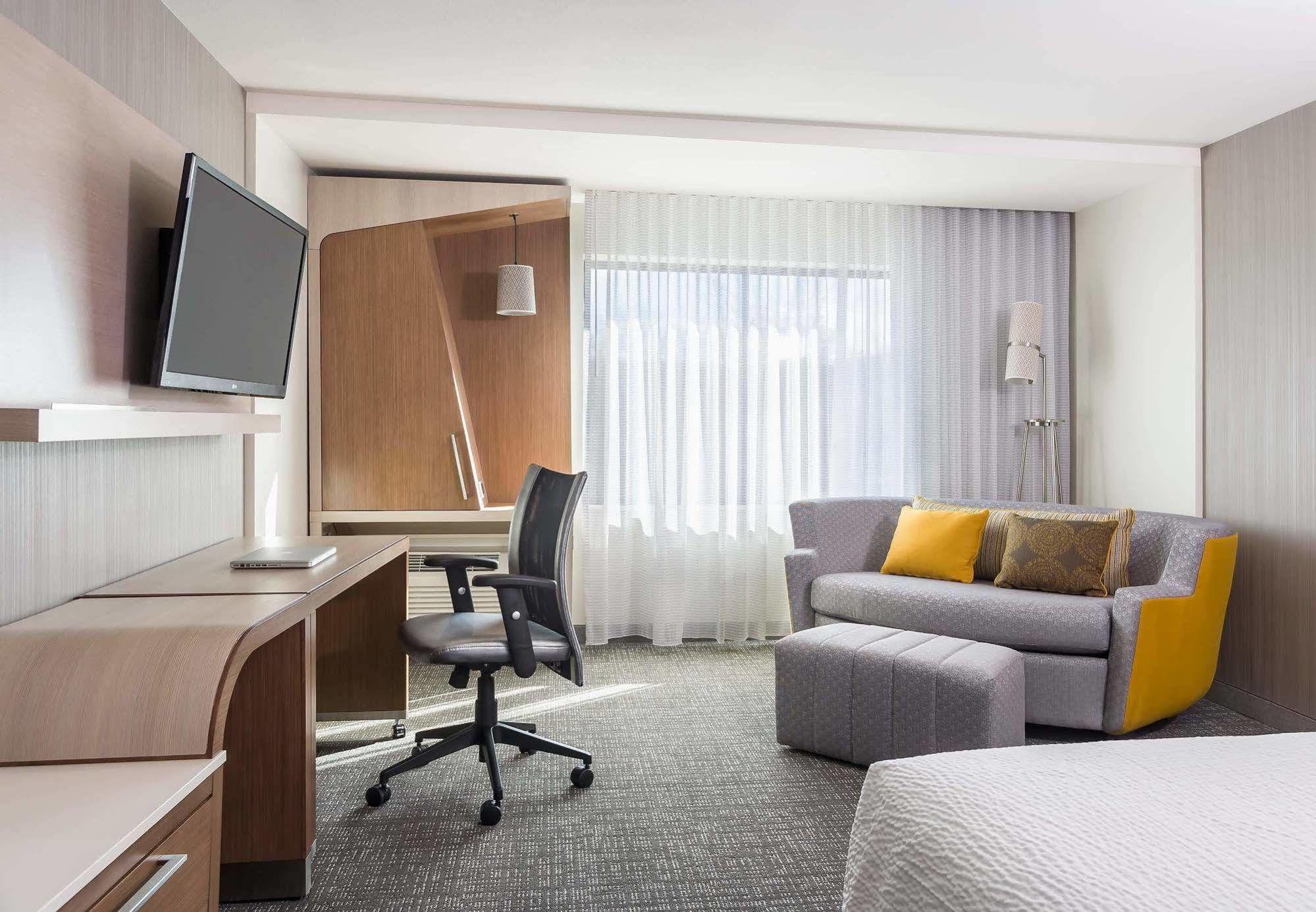 Courtyard By Marriott Boston Littleton Hotel Eksteriør billede